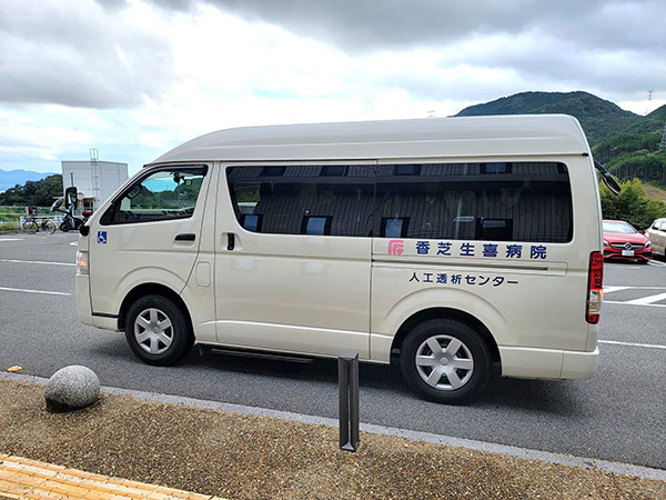 無料送迎・広い駐車場完備